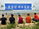 Des touristes sud-coréens sur la plage de Kumgangsan sur le site populaire du mont Kumgang, le 3 juillet 2004.(Photo : Reuters)