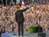 200 000 personnes sont venues écouter Barack Obama à Berlin, lui réservant un accueil digne d'une rock star.( Photo : Reuters )