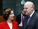 La secrétaire d'État en charge du Commerce extérieur, Anne-Marie Idrac (g) avec son homologue allemand Bernd Pfaffenbach avant la réunion des ministres à Bruxelles le 18 juillet.(Photo : Reuters)