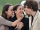 Ingrid Betancourt (c) retrouve ses enfants, Mélanie (g) et Lorenzo (d), à Bogota, le 3 juillet 2008.(Photo : AFP)
