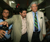 Le général turc Hursit Tolon (d) a été arrêté à Ankara le 1er juillet 2008.(Photo : Reuters)