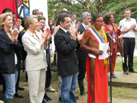 Le 11 février&nbsp;2008, à Camopi, Nicolas Sarkozy et ses ministres applaudissaient Joseph Chanel pour sa pensée amérindienne sur l'argent qui «&nbsp;<em>n'est pas comestible&nbsp;».</em>(Photo : F. Farine/RFI)