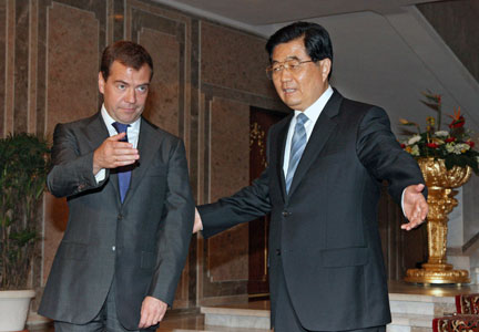 Dmitri Medvedev (g) et son homologue chinois Hu Jintao (d) se sont rencontrés au Tadjikistan dans la capitale Douchanbe, le 27 août 2008.
(Photo: Reuters)