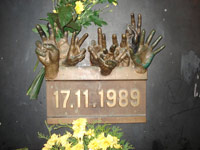 Mémorial aux manifestations de novembre 1989. Le 28 novembre, le Parti communiste tchécoslovaque abandonnait le pouvoir.(CC)