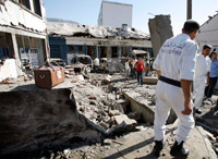 Site de l'explosion où un attentat suicide a été commis, à Tizi Ouzou, le 3 août 2008.(Photo : Reuters)