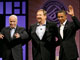 Les candidats républicain et démocrate à la Maison Blanche John McCain (à gauche) et Barack Obama (à droite) ont répondu à l'invitation du pasteur Rick Warren (au centre) à un forum religieux.(Photo : Reuters)