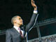 Barack Obama salue ses 75&nbsp;000 partisans en délire réunis dans un stade de Denver.(Photo : Reuters)