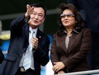 Thaksin Shinawatra et son épouse à Manchester, le 24 août 2008.(Photo : Reuters)