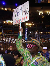 Ce partisan de Barack Obama est fier de brandir sa pancarte, «&nbsp;<em>Votez pour Obama</em>&nbsp;».(Photo : Donaig Le Du / RFI)