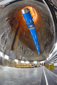 Descente du dernier aimant de dipôle LHC© CERN