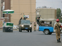 Sanaa, le 17 septembre 2008. Les forces de l'ordre ont bouclé tout le périmètre autour de l'ambassade des Etats-Unis.(Photo : Reuters)