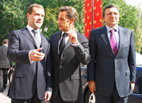 Le président russe, Dmitri Medvedev (G), le président en exercice de l'Union européenne Nicolas Sarkozy (C) et le président de la Commission José Manuel Barroso à Moscou, le 8 septembre 2008. (Photo : Reuters)