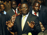 Le leader de l'opposition zimbabwéenne Morgan Tsvangirai anime une conférence de presse à Harare, au terme de l'annonce d'un accord avec le président Robert Mugabe, grace à la médiation du Sud-africain Thabo Mbeki.( Photo : AFP )