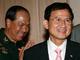 Le chef de l'armée thaïlandaise Anupong Paochinda et le Premier ministre en exercice Somchai Wongsawat, le 14 septembre 2008.(Photo : Reuters)