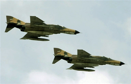 Des avions de combat F-4 « Phantom » lors du défilé militaire à Téhéran, le 17 avril 2008.(Photo : AFP)