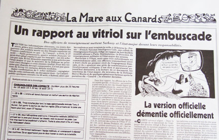 <em>Le Canard enchaîné</em> du 3 septembre 2008.(Photo : L. Mouaoued/RFI)