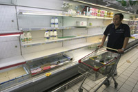 Les laits frelatés ont été retirés des rayons des supermarchés chinois.(Photo : Reuters)