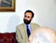 Abdul Khaliq Farahi (d), ici avec une délégation afghane en octobre 2001, était en fonction au Pakistan depuis la fin du régime des talibans.(Photo : Reuters)