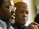 Il n'y a « <em>pas de crise au gouvernement</em> », a affirmé Gwede Mantashe, secrétaire général de l'ANC (g), le 23 septembre 2008. (Photo : AFP)