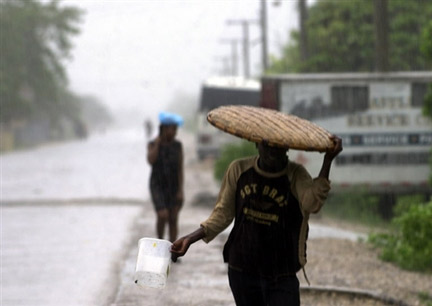 2 septembre 2008 la ville de Gonaïves, à 171 km de Port-au-Prince, sous les pluies de l'ouragan Hanna.(Photo : AFP)