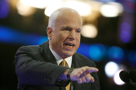 «&nbsp;<em>Battez-vous à mes côtés, battez-vous à mes côtés&nbsp;</em>», a demandé aux Américains le&nbsp;candidat à&nbsp;la présidentielle&nbsp;John McCain.(Photo : Reuters)
