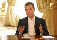 Le président russe Dmitri Medvedev lors d'une interview télévisée dans sa résidence de Sotchi le 31 août.(Photo : AFP)