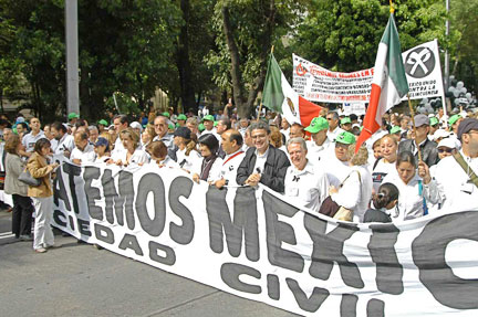 Les Mexicains ont dit «&nbsp;<i>Ya basta&nbsp;</i>» et réclament de profonds changements dans la société.(Photo : Patrice Gouy / RFI)