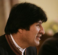 Pour Evo Morales, «&nbsp;<em>avec ce décret, nous nationalisation aujourd'hui toutes les parts de la compagnie pétrolière Chaco. </em>(Elles appartiennent) <em>désormais aux Boliviens&nbsp;</em>».(Photo : Reuters)