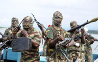 Des rebelles du Mend préparant une attaque, dans le delta du Niger, le 17 septembre 2008.(Photo : Pius Ekpei / AFP)
