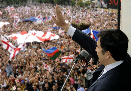 Le président géorgien Mikheïl Sakachvili lors de la manifestation du 1er septembre 2008 à Tbilissi.(Photo : Reuters)