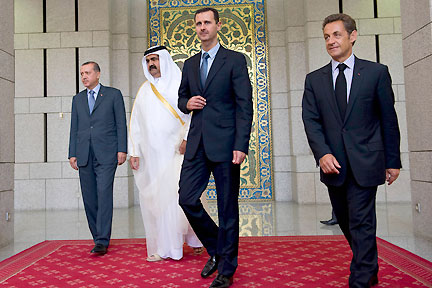 De droite à gauche : le président français Nicolas Sarkozy, le président syrien Bachar al-Assad, l'émir du Qatar Cheikh Hamad Bin Khalifa al-Thani et le Premier ministre turc Recp Tayyip Erdogan, le 4 septembre 2008 à Damas.( Photo : Reuters )