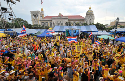 Des manifestants anti-gouvernementaux réunis devant le siège du gouvernement à Bangkok, le 9 septembre 2008.(Photo : Reuters)