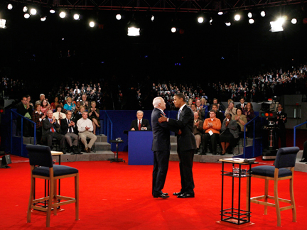 <p>En difficulté dans les sondages, le sénateur de l'Arizona, John McCain,&nbsp;comptait sur ce débat pour relancer sa campagne.</p>( Photo : Reuters )