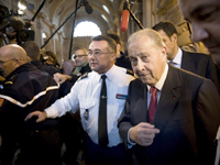 Le sénateur, Charles Pasqua, ancien ministre de l'Intérieur, lors de son arrivée au tribunal de Paris, le 6 octobre 2008. (Photo : AFP)
