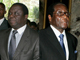 Le leader du MDC Morgan Tsvangiraï  (g) et le président zimbabwéen Robert Mugabe, le 28 octobre à Harare( Photo: Reuters / Montage RFI )
