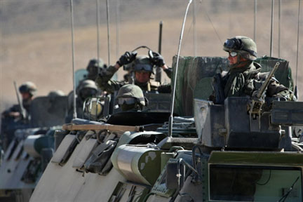 Les soldats français patrouillent dans la province de Kapisa, à l'est de Kaboul, le 23 octobre 2008.(Photo : AFP)