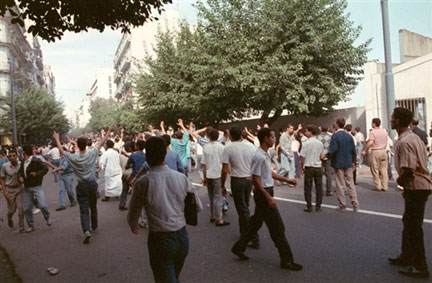 Le 10 octobre 1988 dans le quartier de Bab-el-Oued, la jeunesse va affronter l'armée. Ce jour-là, il y a eu au moins 25 morts.(Photo: AFP / archives)