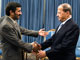 Michel Aoun (d), le principal dirigeant chrétien de la minorité parlementaire libanaise, a rencontré le président iranien Mahmoud Ahmadinejad (g), le 13 ocobre 2008, à Téhéran.
(Photo : Reuters)