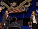 Tout est prêt pour le débat entre Sarah Palin et Joe Biden, qui aura lieu à Saint Louis dans le Missouri. Dans le studio, grâce aux doublures, on règle les lumières et le son.(Photo: AFP)