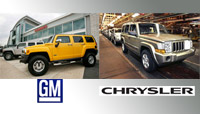 Des modèles d'automobiles de chez General Motors (g) et Chrysler (d).(Photos : AFP / Montage : E. Dupard/RFI)
