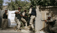 Une opération de l'armée américaine appuyée par des membres des brigades sunnites du Réveil (Sahwa).(Photo : Reuters)