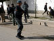 Les policiers afghans enquêtent sur la scène de crime, après l’assassinat d’une femme sud-africaine travaillant pour une ONG, à Kaboul le 20&nbsp;octobre 2008.(Photo : Reuters)