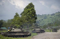 26 octobre 2008 : attaque entre les forces armées congolaises et les rebelles de Laurent Nkunda, près de Rugari, à 40 km au nord de Goma.(Photo : AFP)