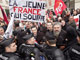 Plus de 200 personnes ont manifesté dans les rues de Rethel pendant que le président français, Nicolas Sarkozy, présentait ses mesures pour l'emploi.(Photo : Reuters)
