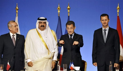 Sommet de l'Union pour la Méditerranée, de g. à d. : les présidents du Liban, du Qatar et de la Syrie aux côtés de Nicolas Sarkozy. Les présidents libanais et syrien ont décidé d’établir des relations diplomatiques. (Photo : AFP)