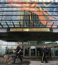 Une patrouille de police sur le site du XIIe sommet de la Francophonie à Québec.(Photo : Reuters)