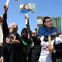 Le 24 juillet 2008, les Libyens ont manifesté devant l'ambassade suisse de Tripoli contre l'arrestation d'Hannibal Kadhafi.(Photo : AFP)