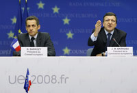 Le président français, Nicolas Sarkozy (g) et le président de la Commission européenne, le portugais José Manuel Barroso (d).(Photo : Reuters)
