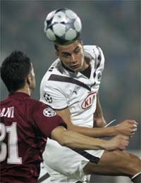 Le jeu de tête est un atout de Marouane Chamakh.(Photo : Reuters)