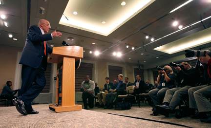 Le secrétaire américain au Trésor Henry Paulson lors de sa conférence de presse à Washington, le 12 novembre 2008.(Photo: reuters)